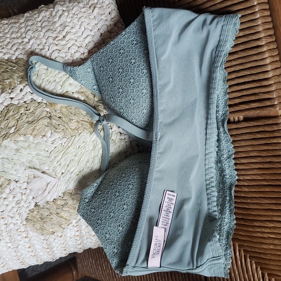 Victoria's Secret bra, size 32D - Picture 5 of 10